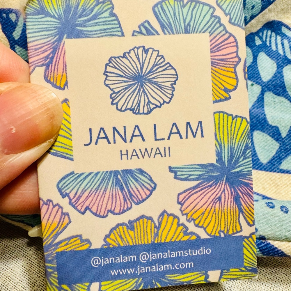 Handmade in Hawaii Shell Print Pillowcase by Jana Lam - Picture 4 of 5